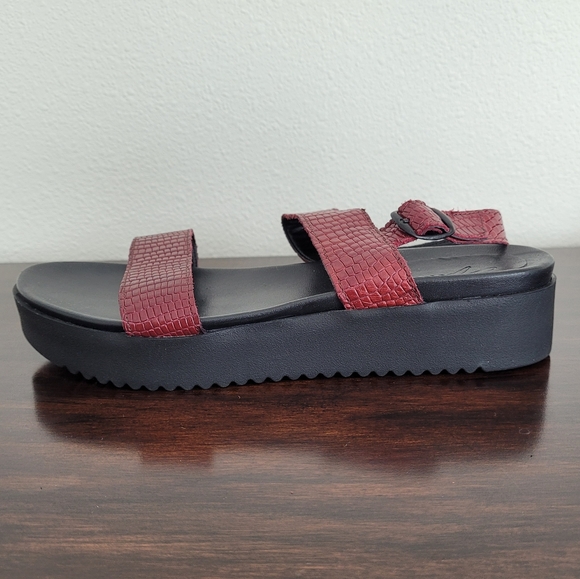 Snake Skin Platform Sandals V Leather Wide Straps Chunky Red Black Sz 39/9 - Picture 7 of 13